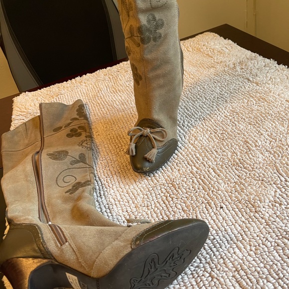 Sexy suede and leather embroidered , flower design boots - Picture 4 of 4